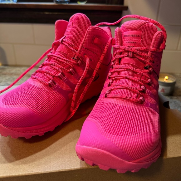 Merrell pink hiking boots- brand new in box sz 8 - Picture 2 of 5